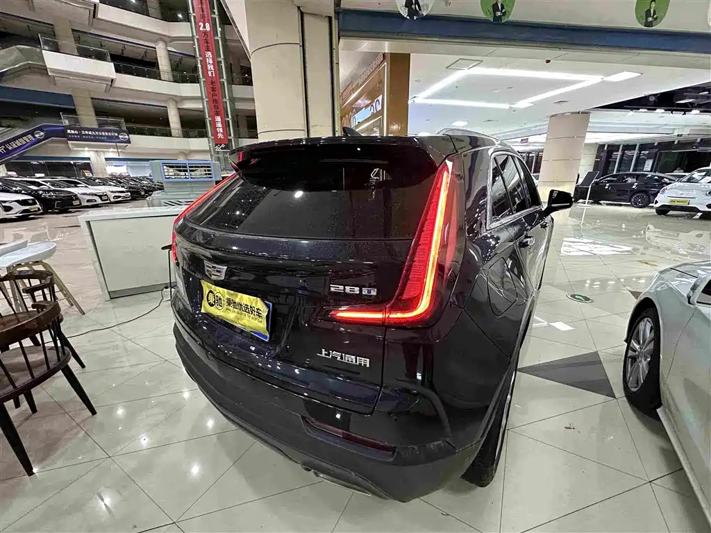 Cadillac XT4 2022 — фото 9