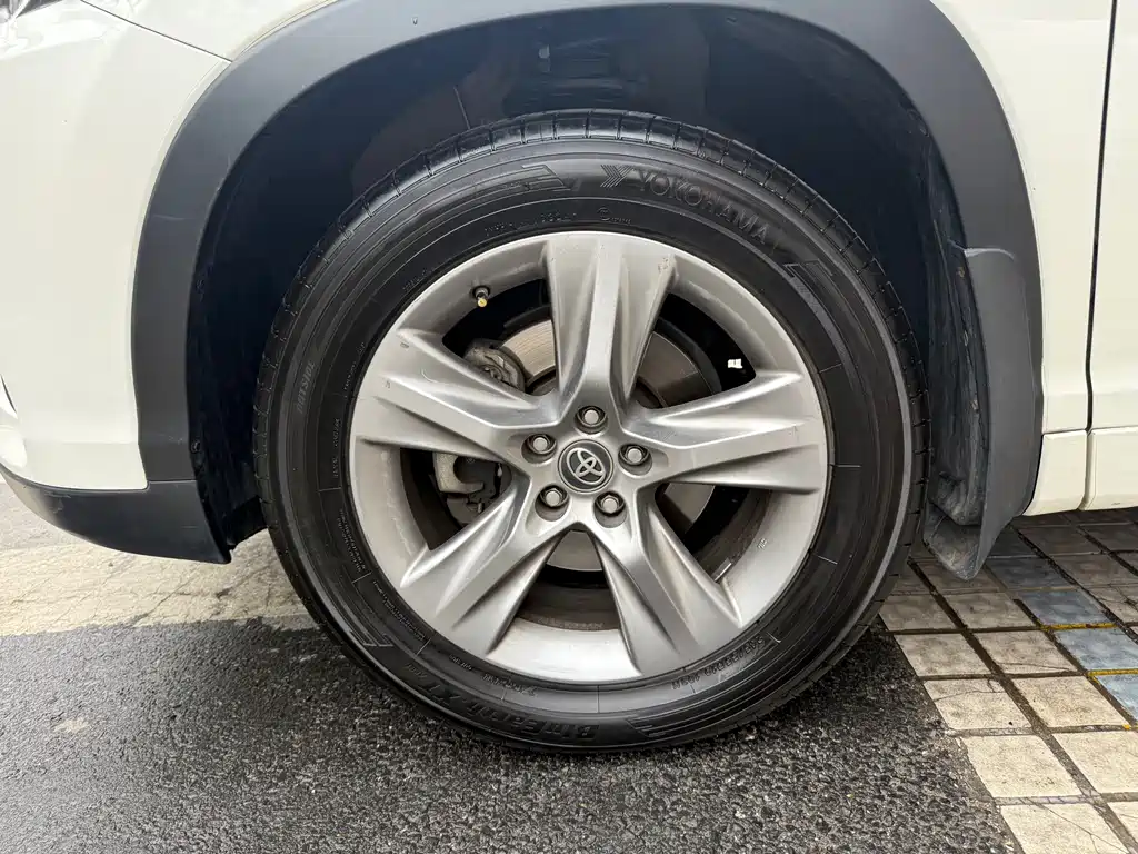 Toyota Highlander 2018 — фото 13