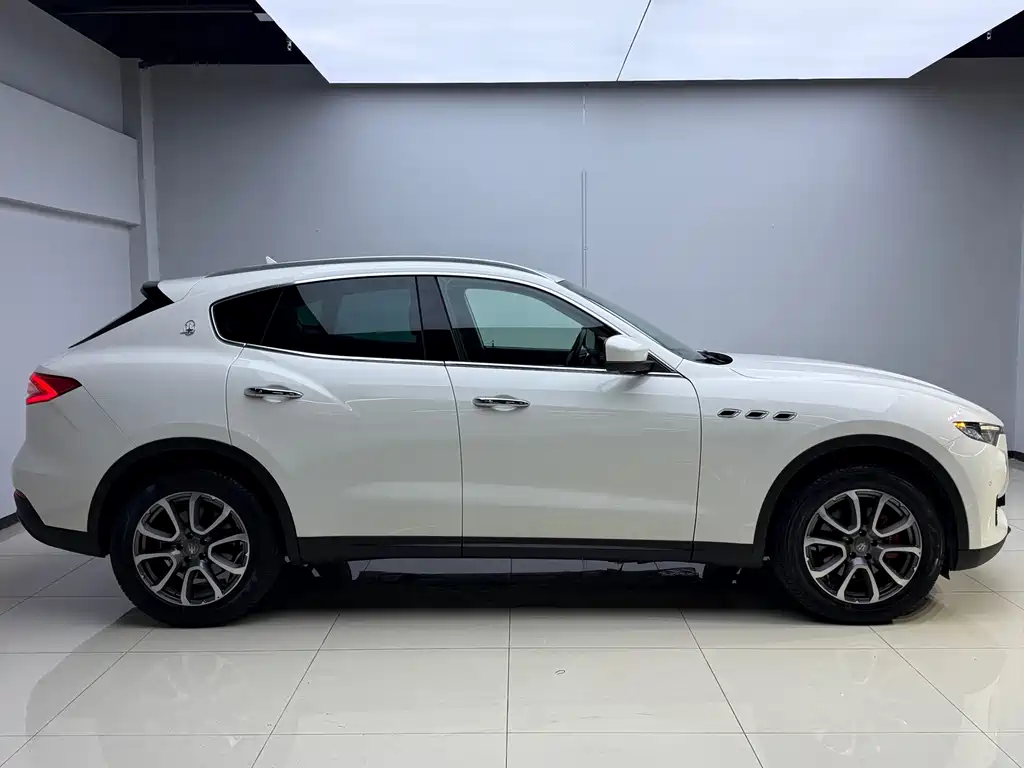 Maserati Levante 2017 — фото 4