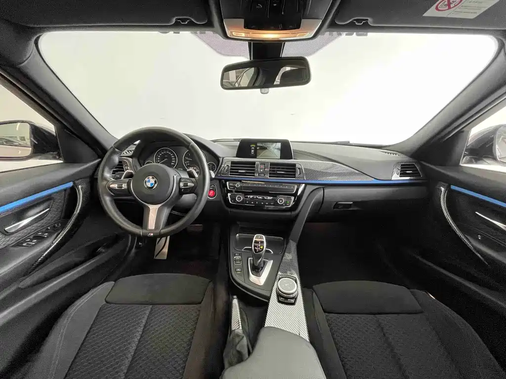 BMW 3 Series 2018 — фото 17