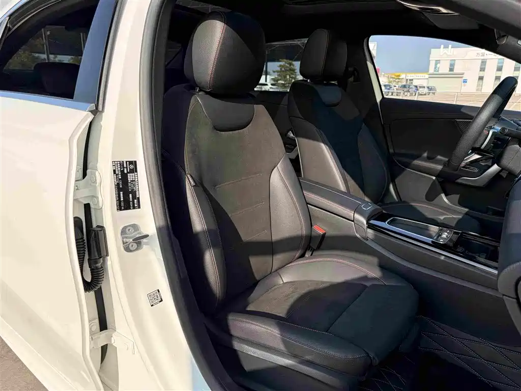 Mercedes-Benz A-Class 2024 — фото 10
