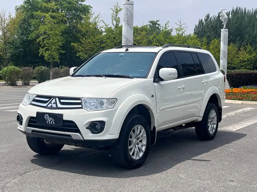 Mitsubishi Pajero Sport 2014