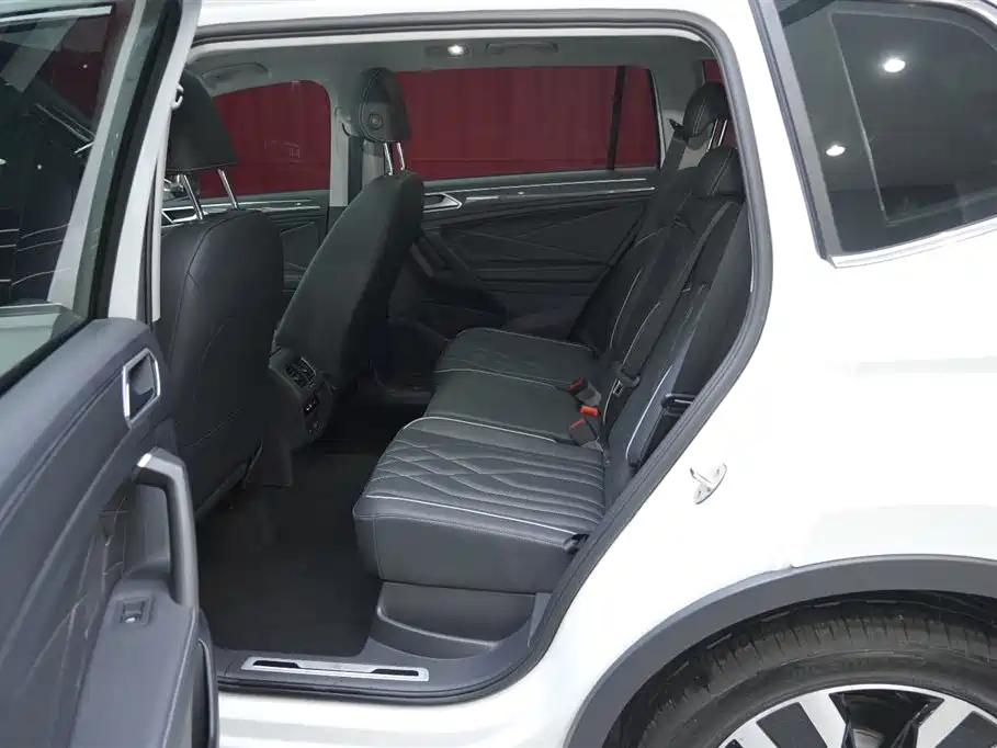 Volkswagen Tiguan L 2023 — фото 11