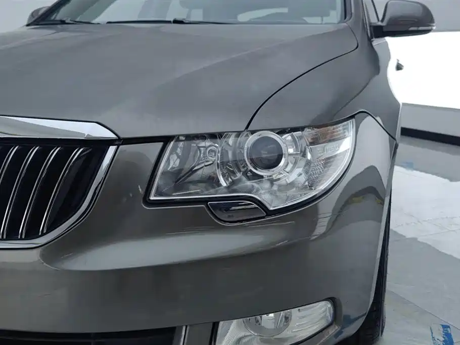 Skoda Superb 2011 — фото 5
