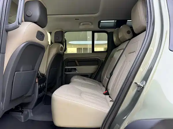 Land Rover Defender 2022