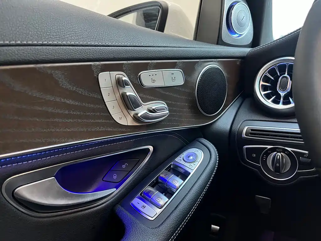 Mercedes-Benz GLC 2019 — фото 16