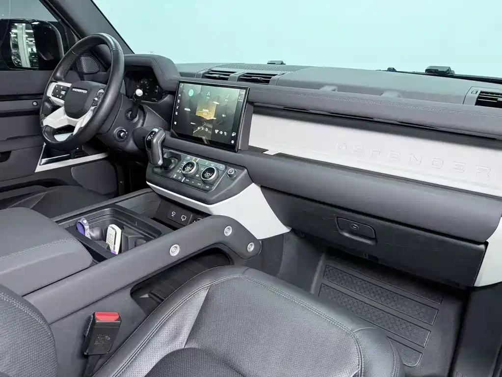 Land Rover Defender 2023 — фото 11