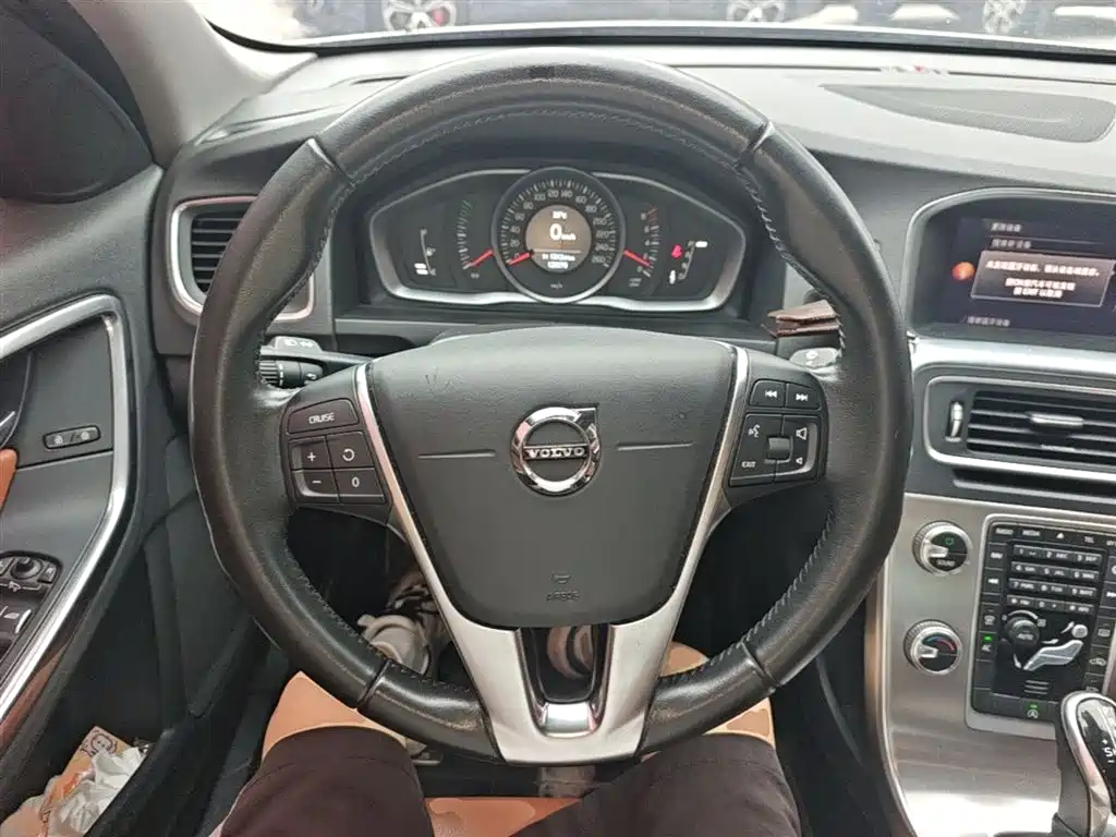 Volvo S60 2018 — фото 11