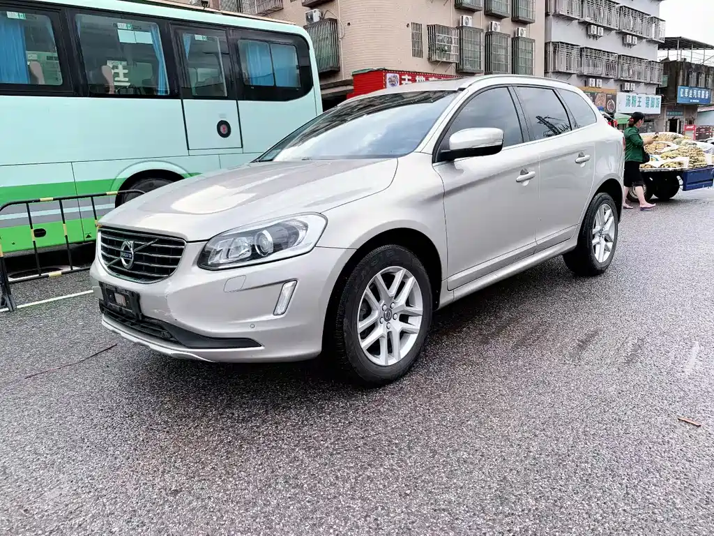 Volvo XC60 2017 — фото 1