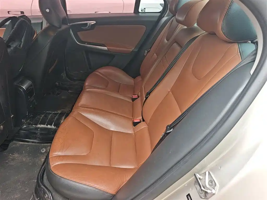 Volvo S60 2018 — фото 17