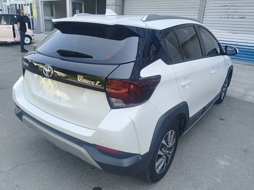 Toyota Yaris L 2021