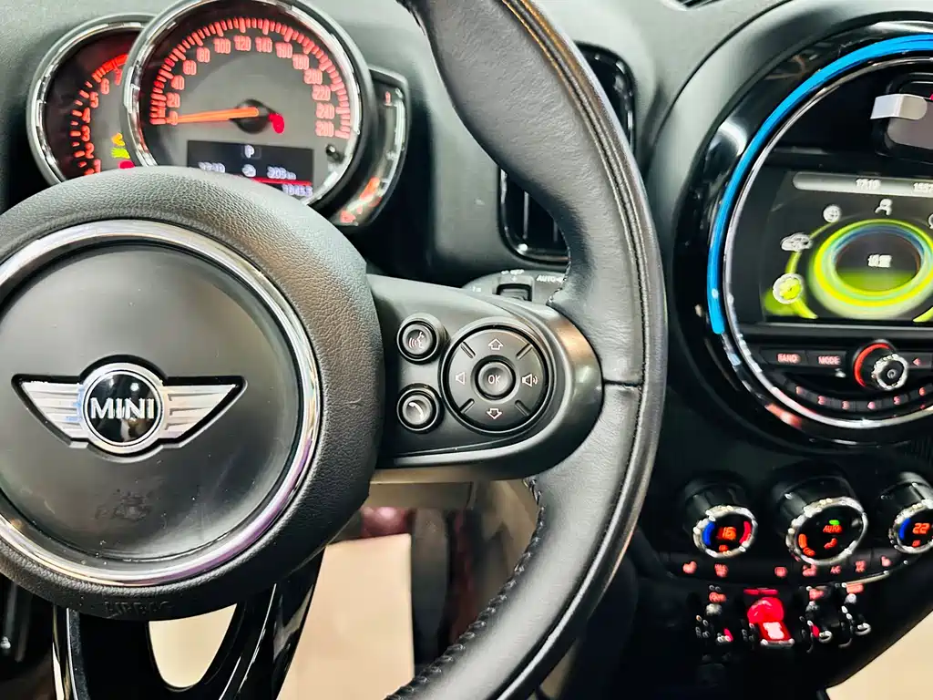 MINI Countryman 2018 — фото 42