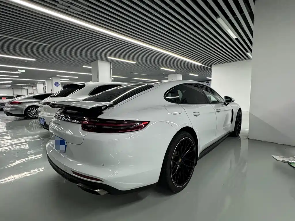 Porsche Panamera 2018 — фото 11