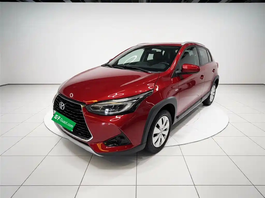 Toyota Yaris L 2021 — фото 1