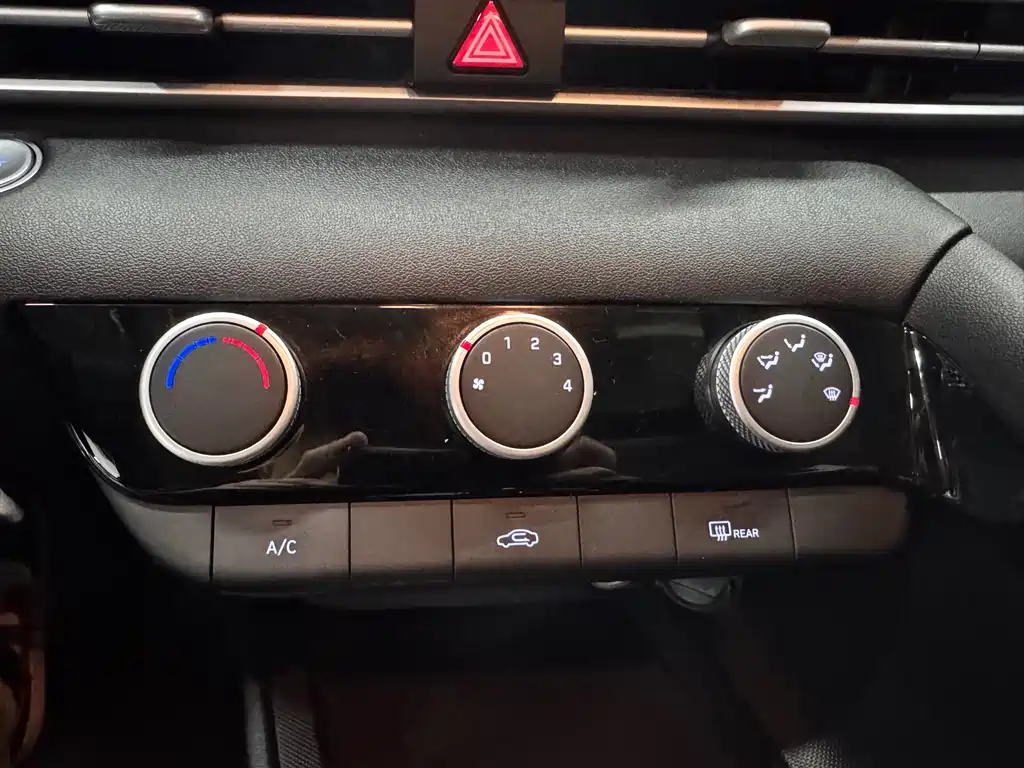 Hyundai Elantra 2023 — фото 20