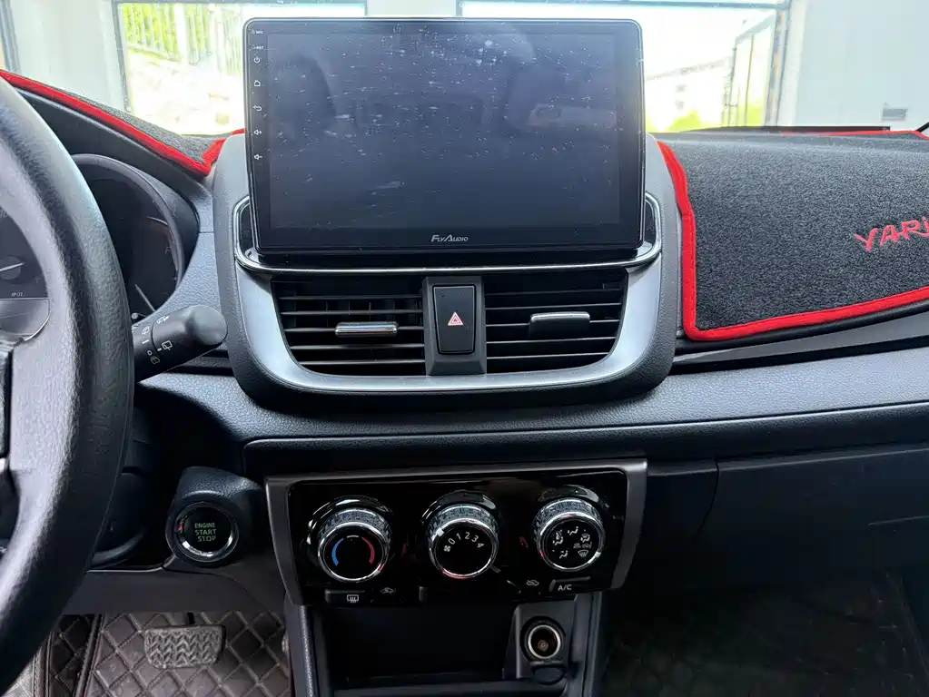 Toyota Yaris L 2022 — фото 12