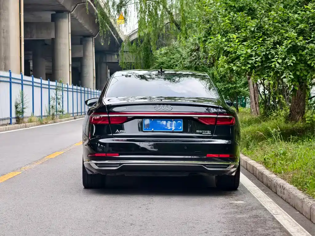 Audi A8 2018 — фото 4