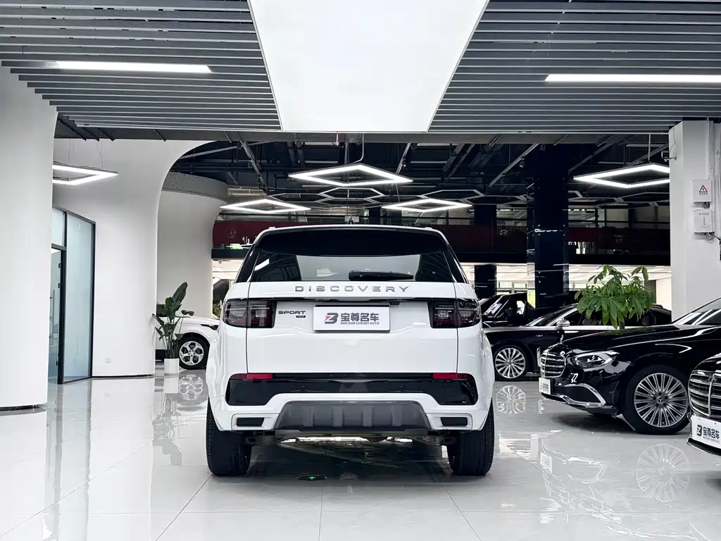 Land Rover Discovery Sport 2023 — фото 15