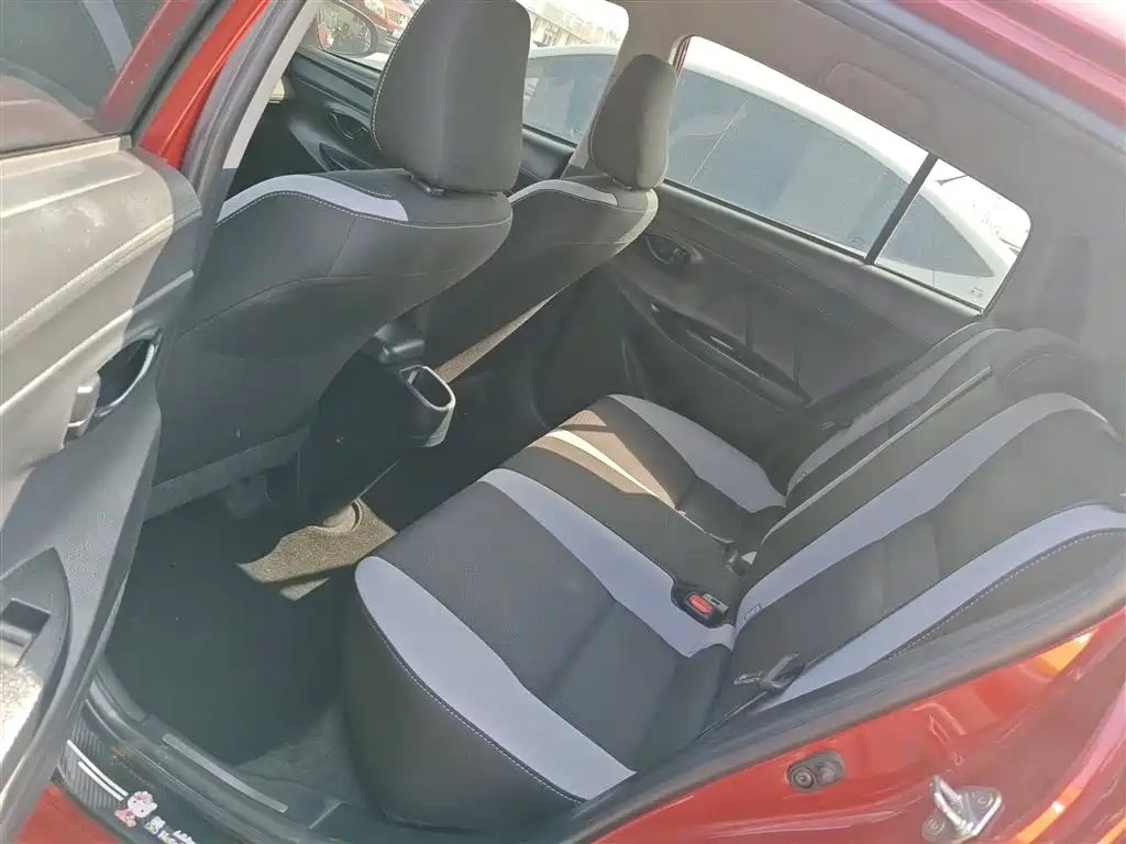 Toyota Yaris L 2020 — фото 17