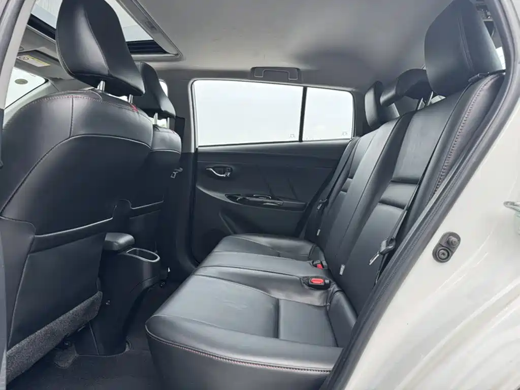 Toyota Yaris L 2022 — фото 22