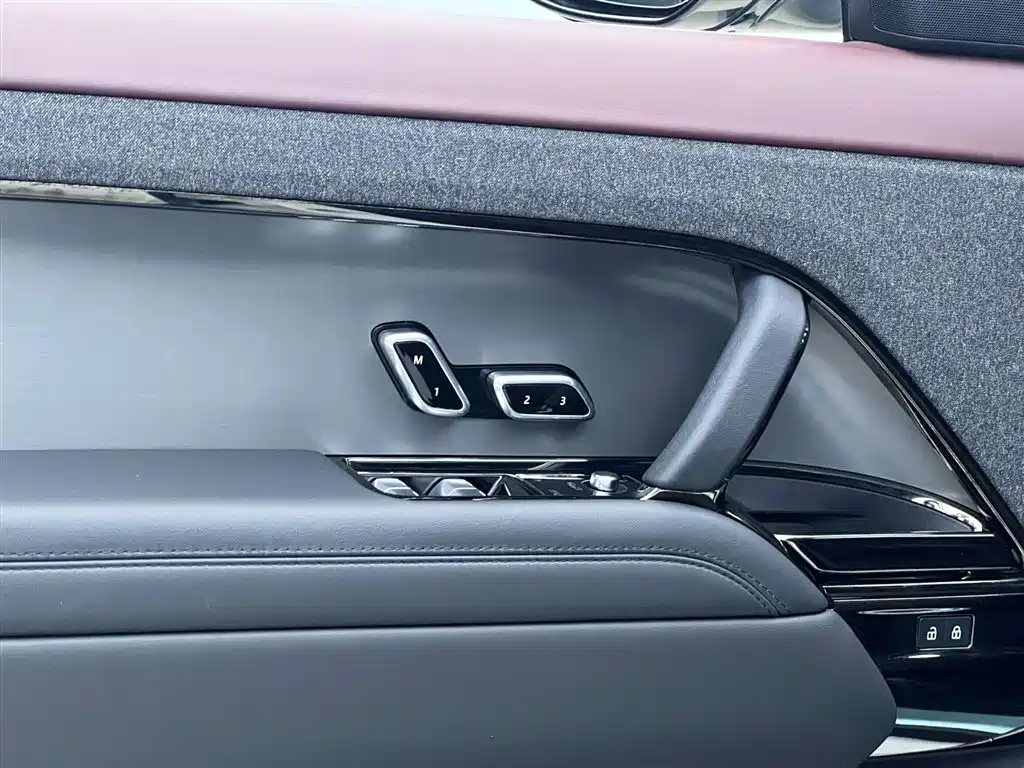 Land Rover Sport 2023 — фото 26