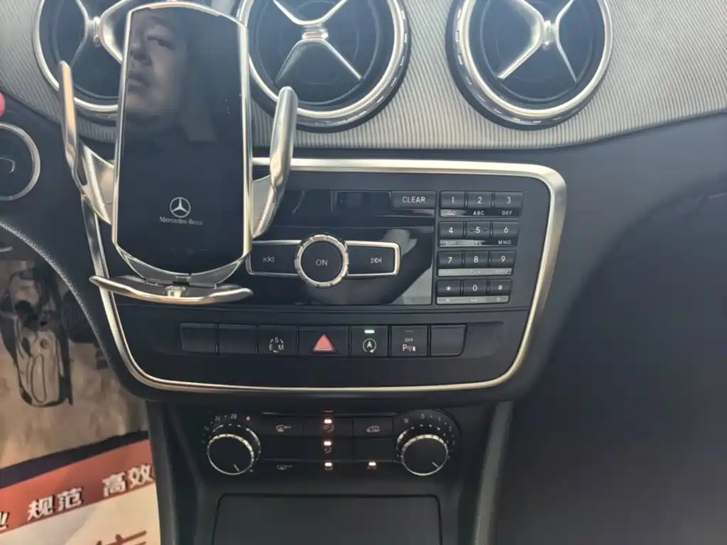 Mercedes-Benz GLA 2015 — фото 13