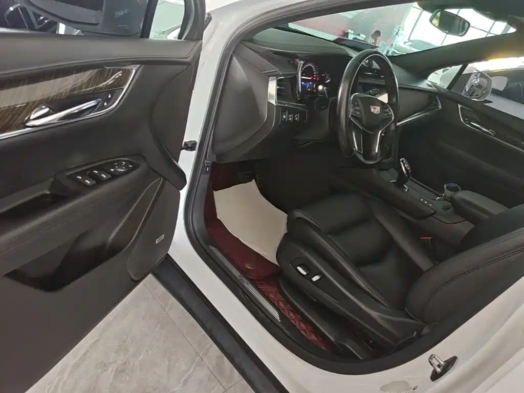 Cadillac XT5 2019 — фото 16