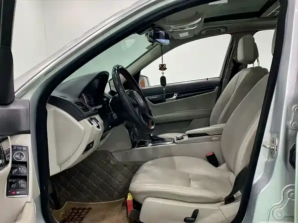 Mercedes-Benz C-Class 2011