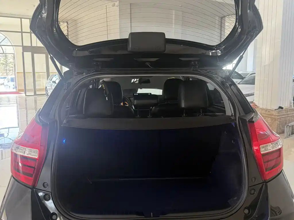 Toyota Yaris L 2022 — фото 15