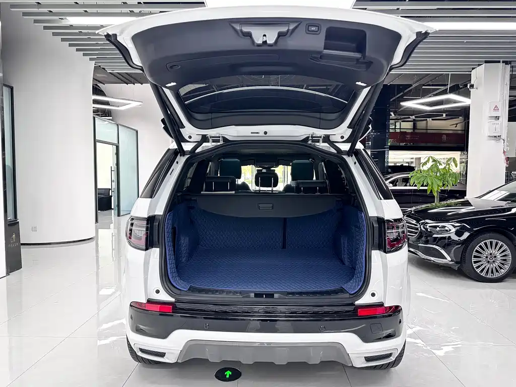 Land Rover Discovery Sport 2023 — фото 14