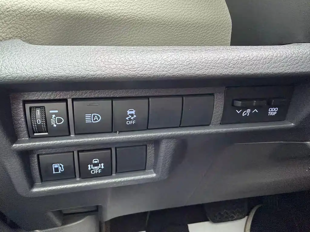 Toyota Sienna 2023 — фото 16