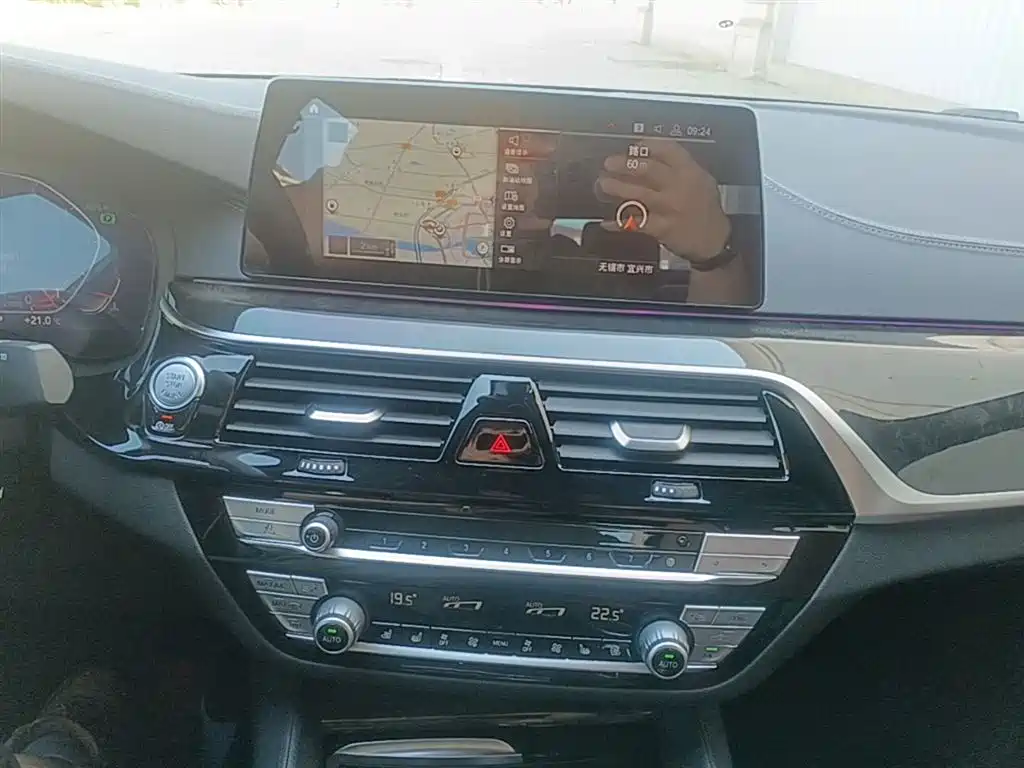 BMW 5 Series 2020 — фото 13