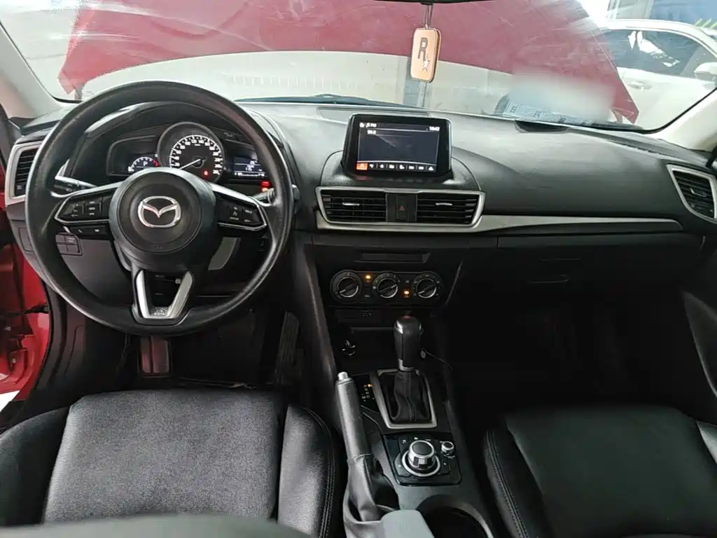 Mazda 3 Axela 2018 — фото 10