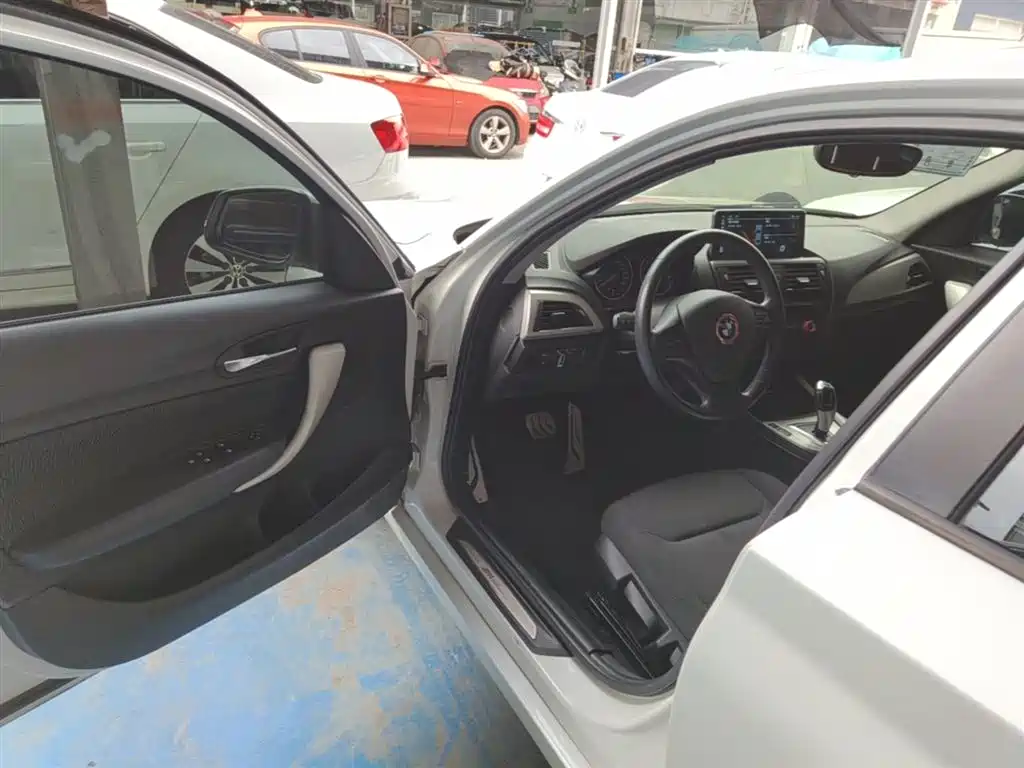BMW 1 Series 2015 — фото 16