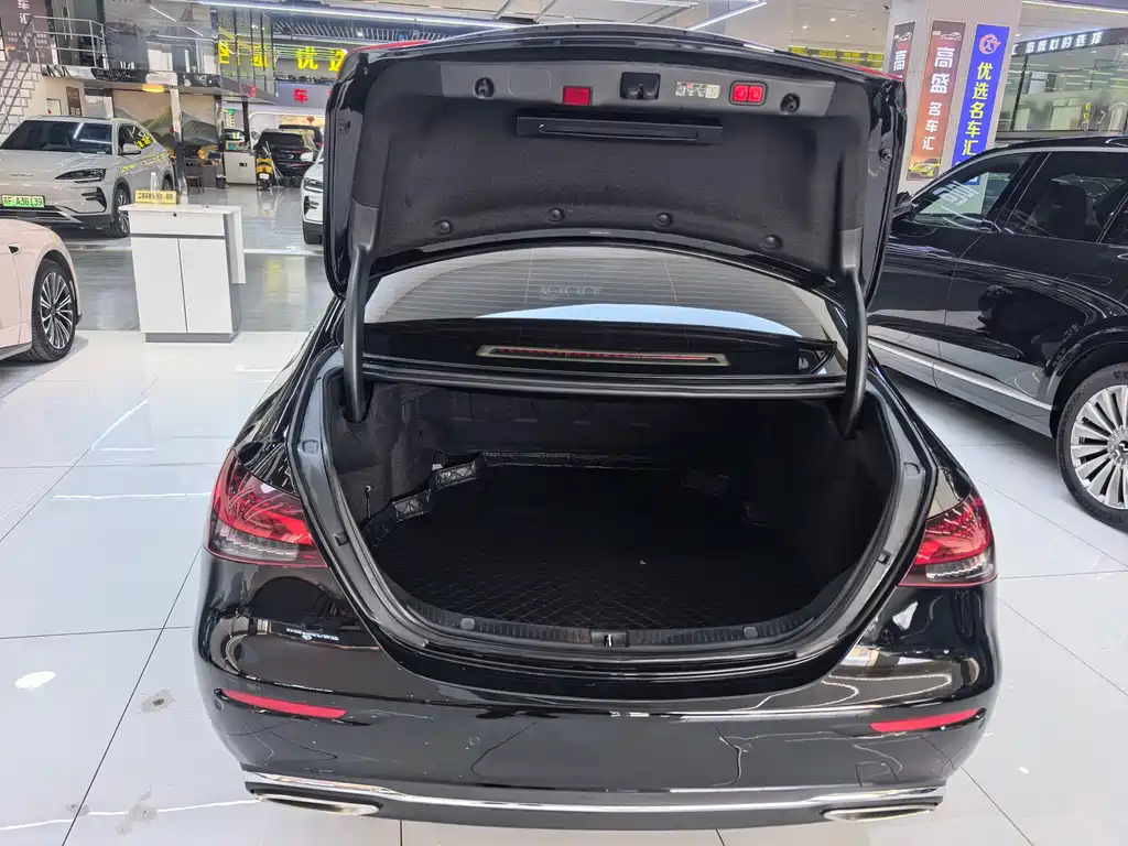 Mercedes-Benz E-Class 2023 — фото 20