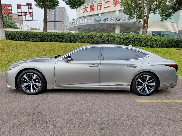 Lexus LS 2021