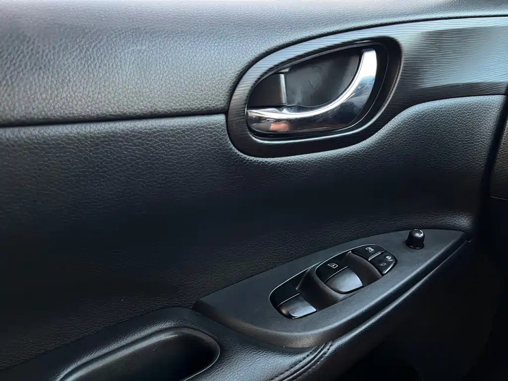 Nissan Tiida 2015 — фото 14