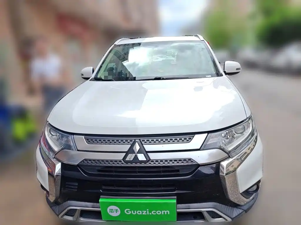 Mitsubishi Outlander 2020 — фото 2