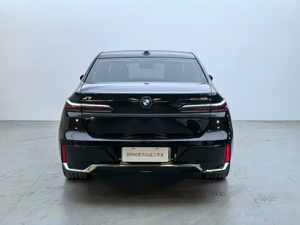 BMW i7 2025