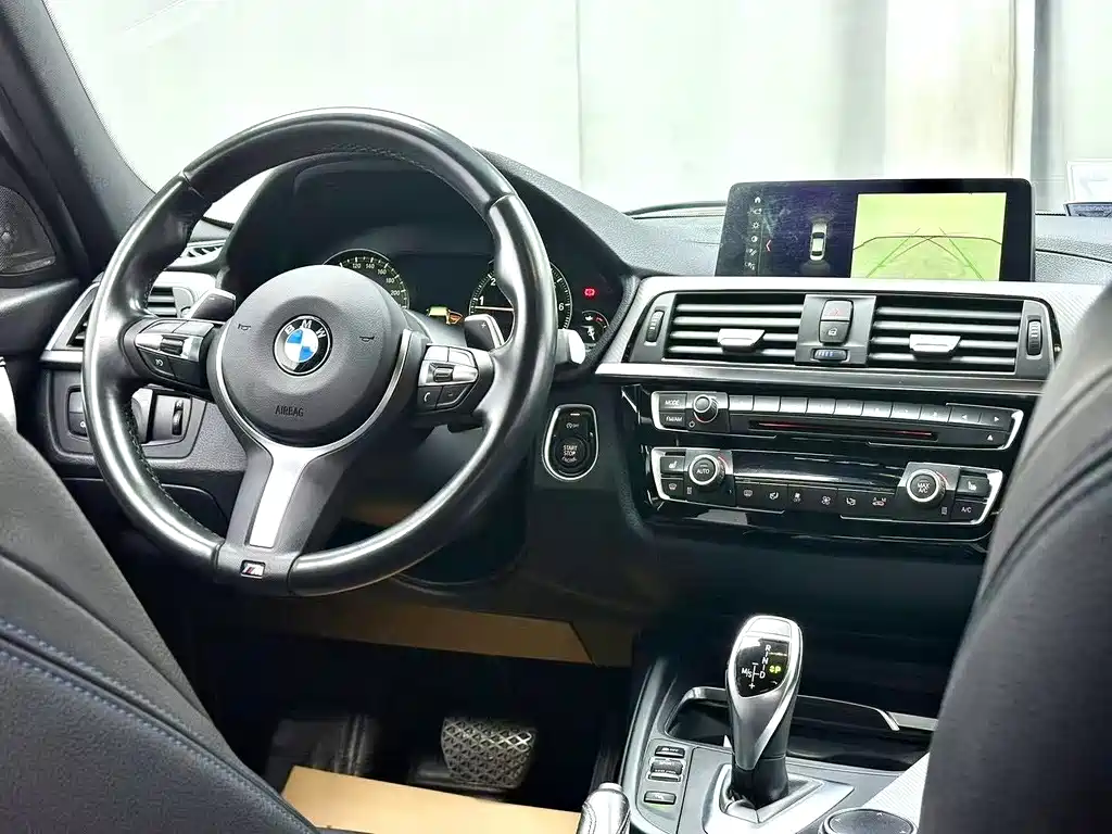 BMW 3 Series 2018 — фото 7