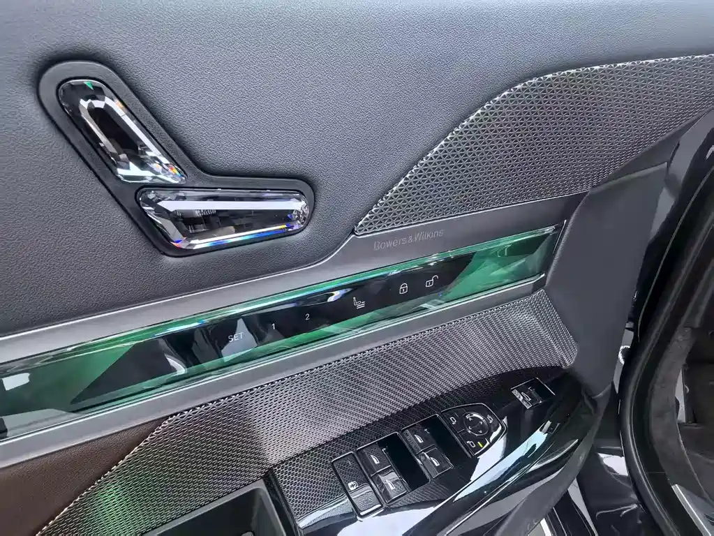 BMW i7 2025 — фото 17