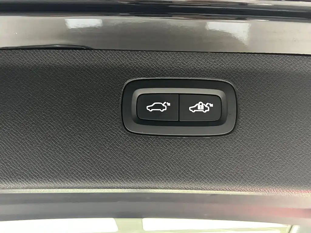 Volvo XC90 2023 — фото 22