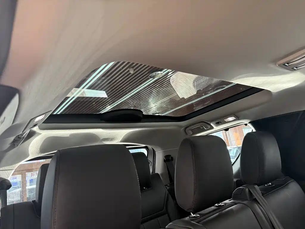 Land Rover Discovery 2018 — фото 17