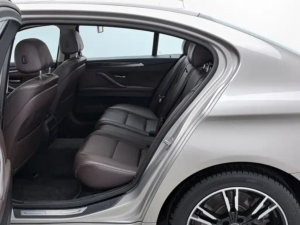 BMW 5 Series 2014 — фото 15