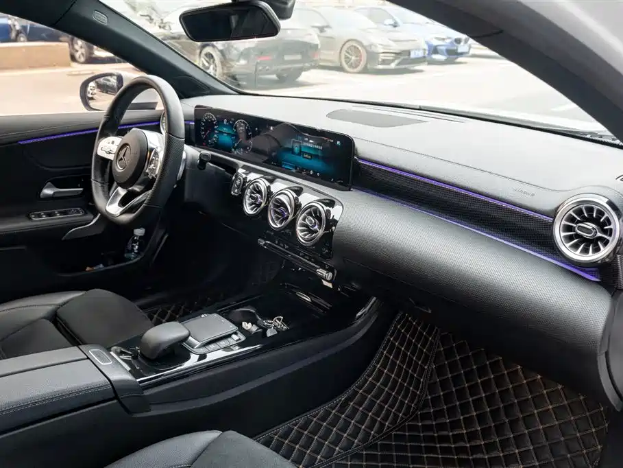 Mercedes-Benz A-Class 2023 — фото 11