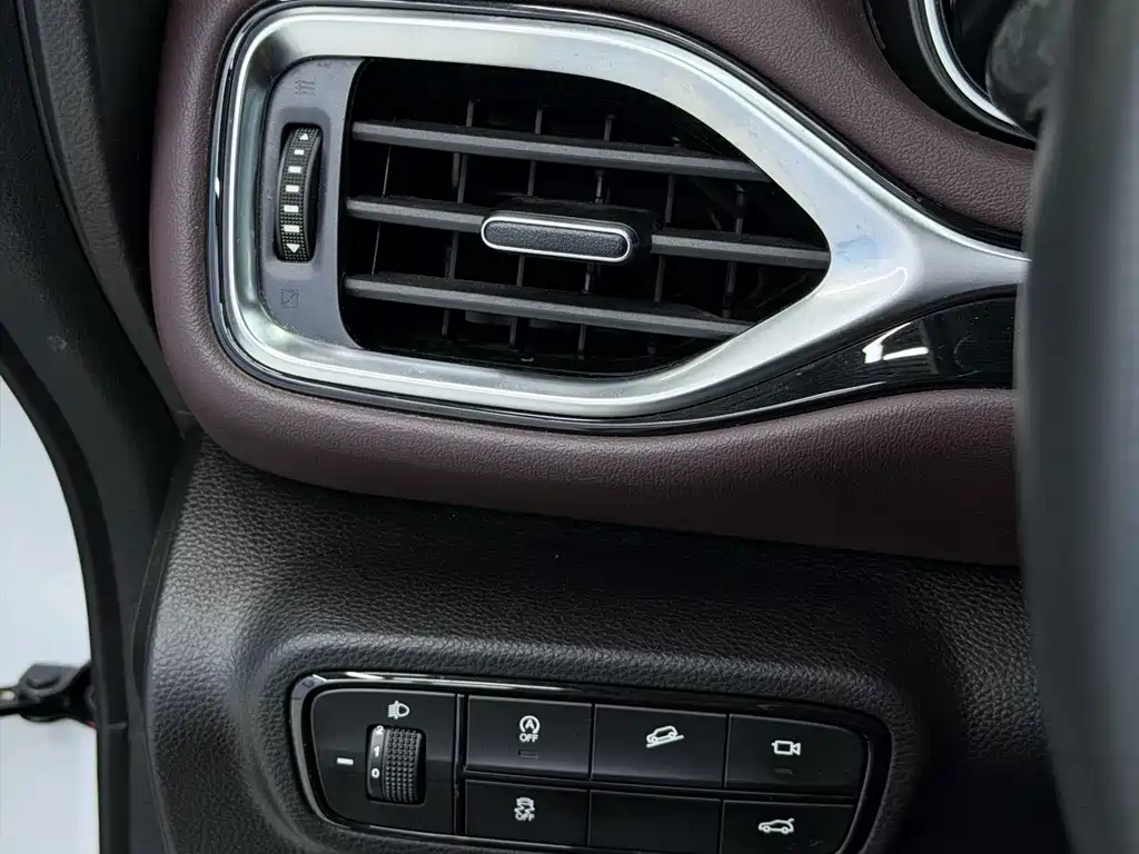 GAC Trumpchi M6 2022 — фото 9