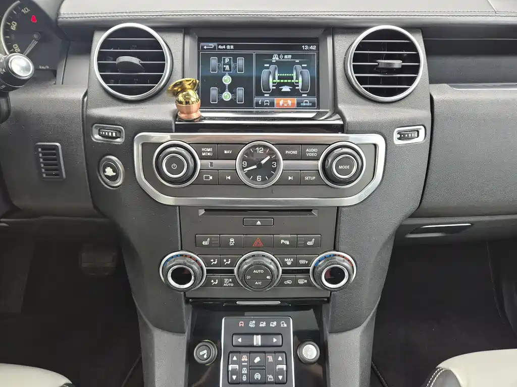 Land Rover Discovery 2014 — фото 14