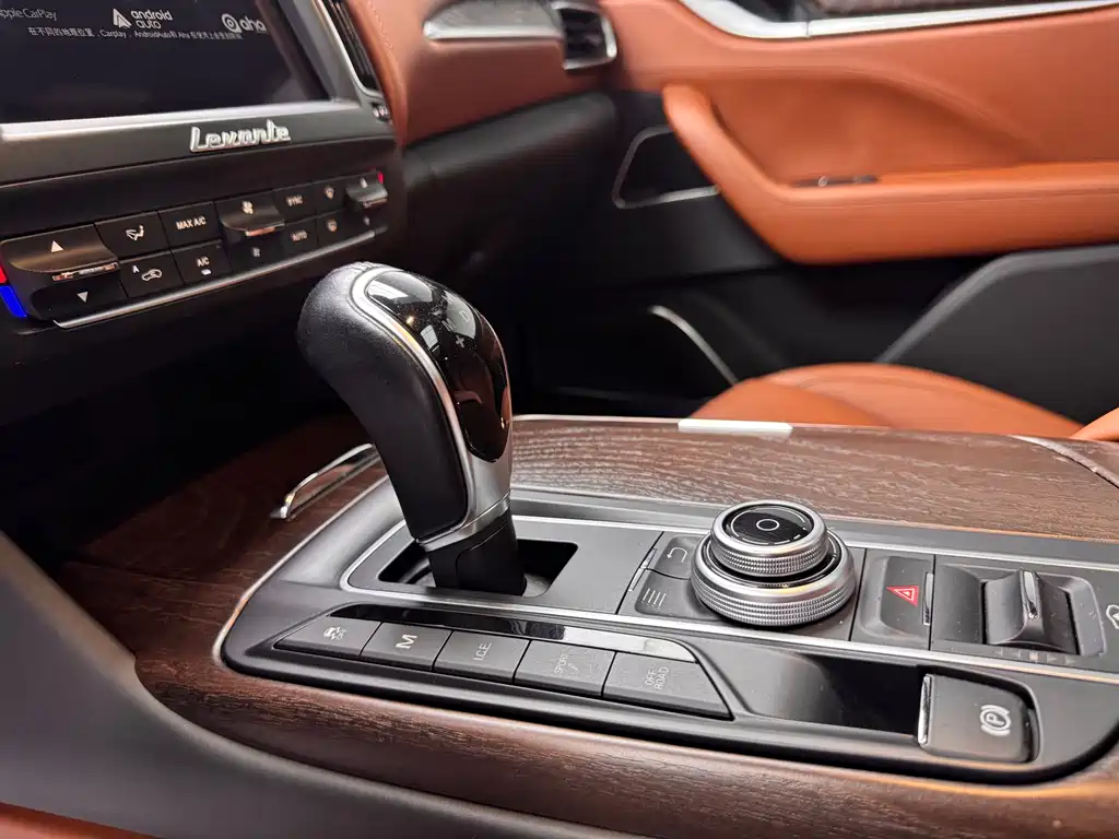 Maserati Levante 2017 — фото 13
