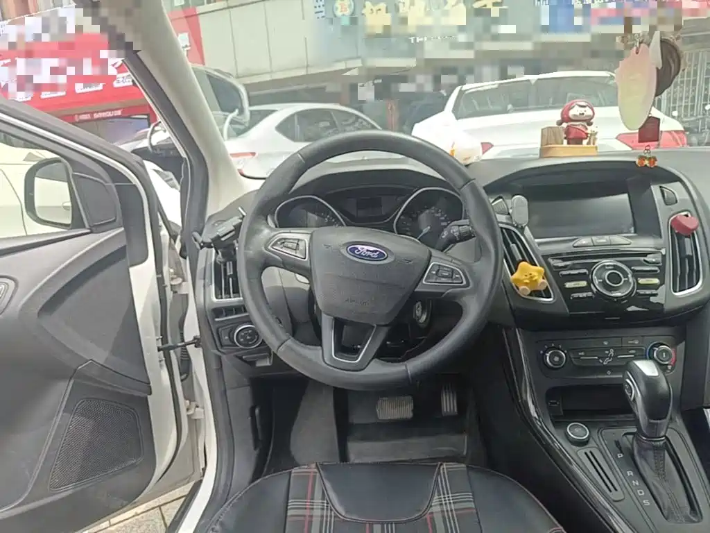 Ford Focus 2018 — фото 11