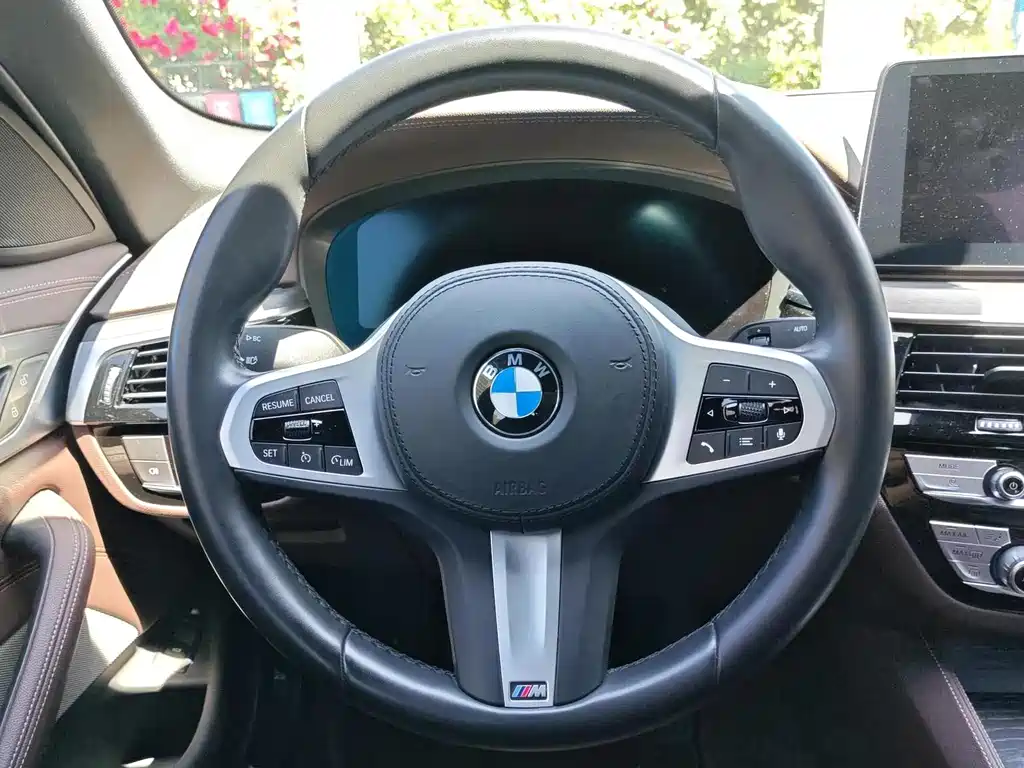 BMW 5 Series New Energy 2021 — фото 17